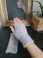 Load image into Gallery viewer, Wool wristbands GAUD