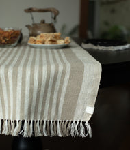 Load image into Gallery viewer, Rustic linen table runner