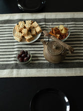 Load image into Gallery viewer, Rustic linen table runner
