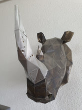 Lade das Bild in den Galerie-Viewer, Rhino head
