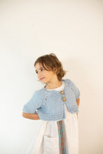 Lade das Bild in den Galerie-Viewer, Wool short cardigan SKY
