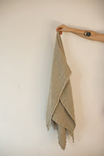 Charger l&#39;image dans la galerie, Fluffy waffle linen towel
