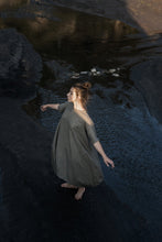Load image into Gallery viewer, Linen dress GYRE
