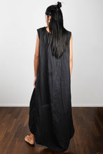 Load image into Gallery viewer, Linen dress CROW
