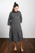 Load image into Gallery viewer, Linen dress STRIPY
